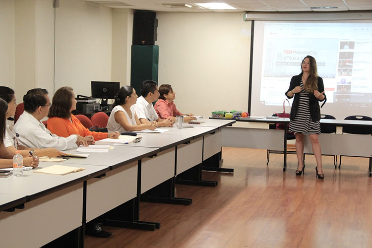 Imparte UAT taller de desarrollo personal a docentes
