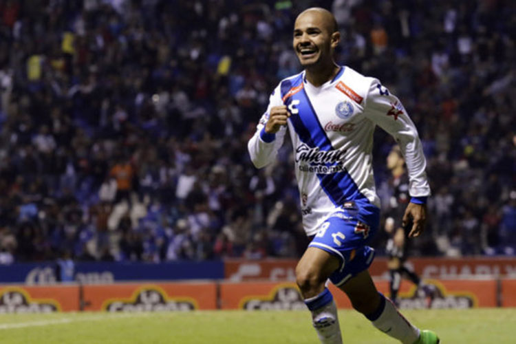 Chivas va por jugadores “gratis”