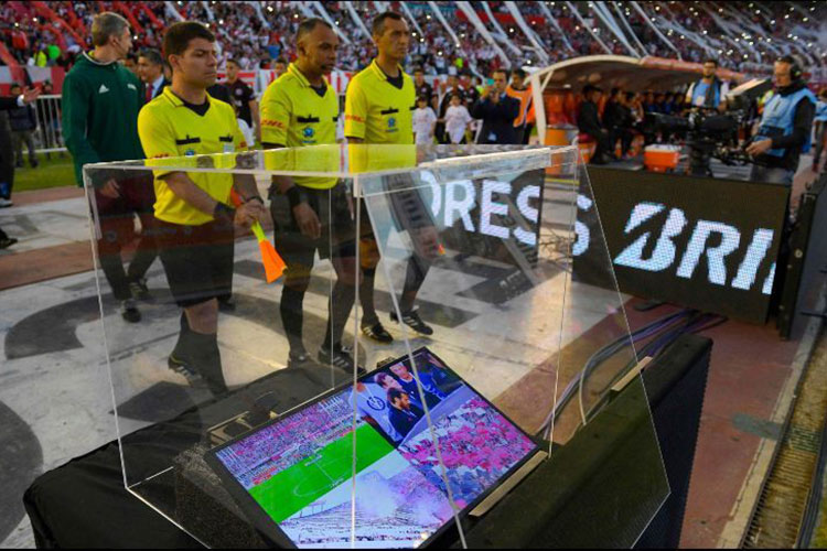 El VAR no se aleja de la polémica