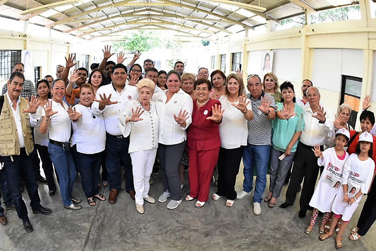 Sellan Ale Cárdenas y campesinos compromiso de trabajo y unidad
