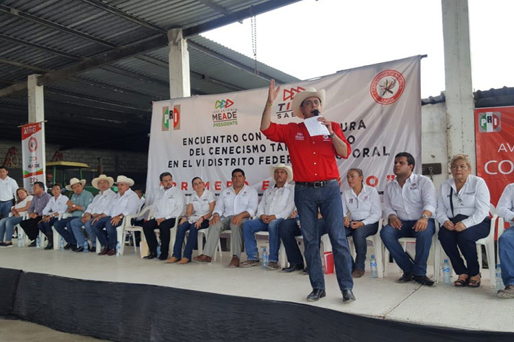 Los campesinos firmes con Tino Saenz Cobos