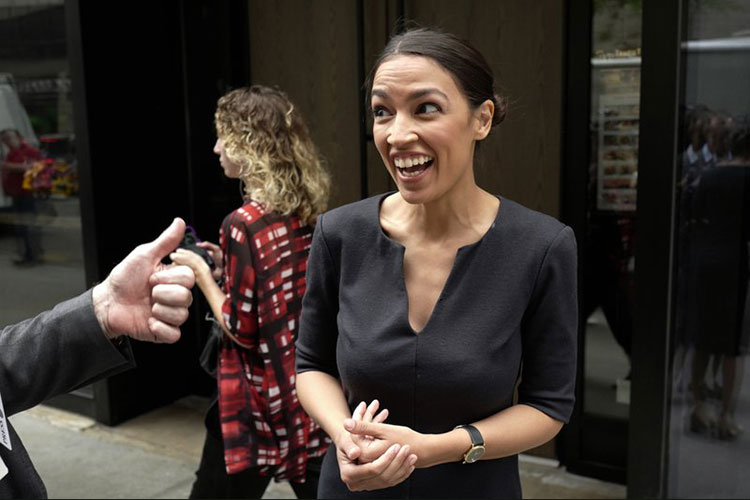 EEUU: Ocasio Cortez dice luchar por familias trabajadoras
