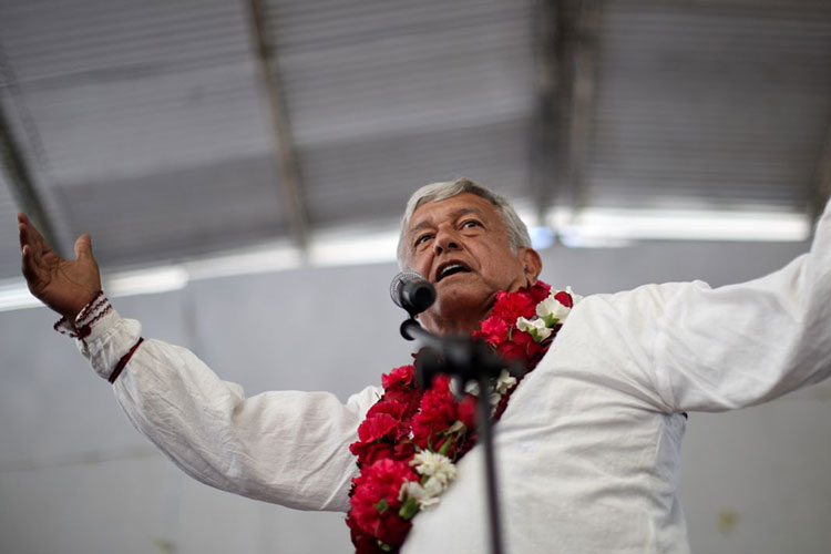 Sí entregué contratos a Riobóo: AMLO