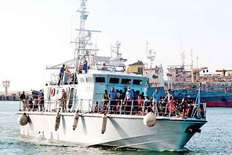 Italia rechaza otro barco con 350 migrantes