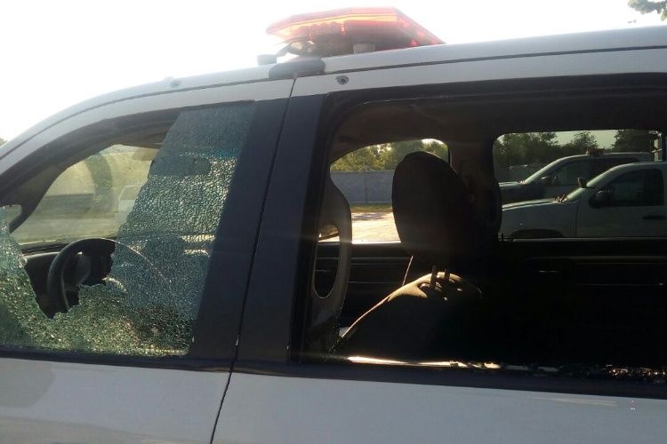 Balean a policía a fuera de Casa de Gobierno