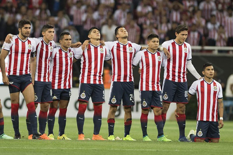 Jugadores de Chivas desafían a su directiva