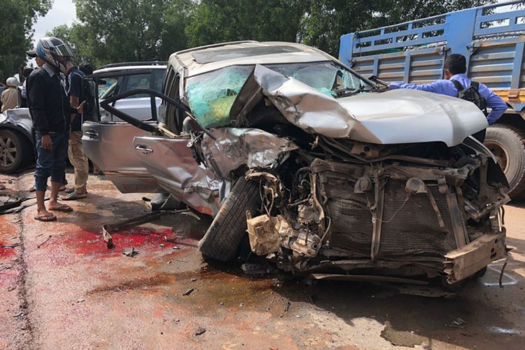 Ex líder de Camboya gravemente herido en accidente vial