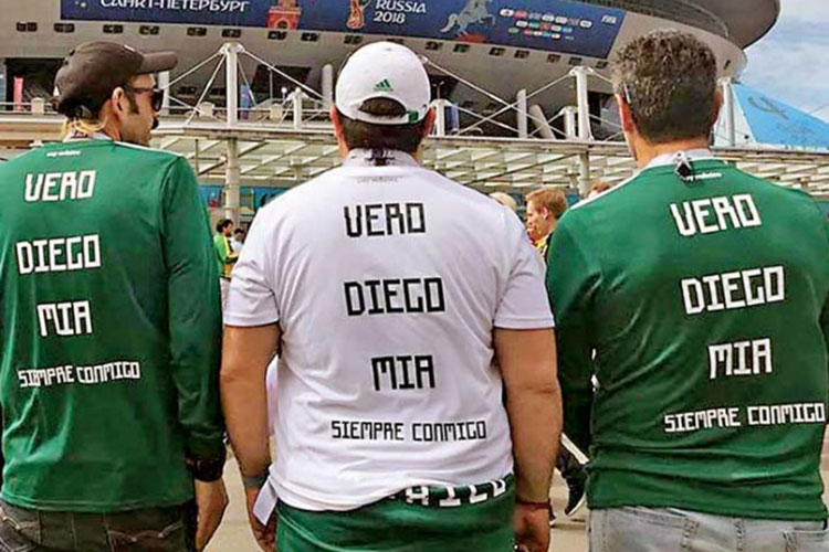 Instalan altar que representa el sueño de su hijo: jugar una Copa del Mundo