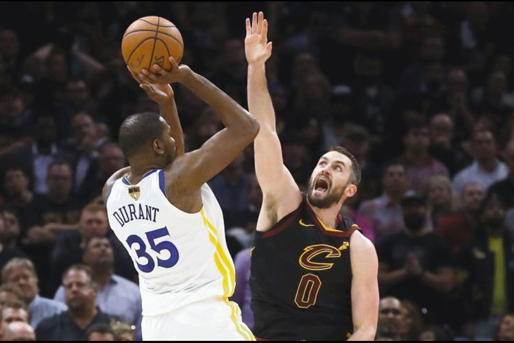 Los Warriors acarician un título más