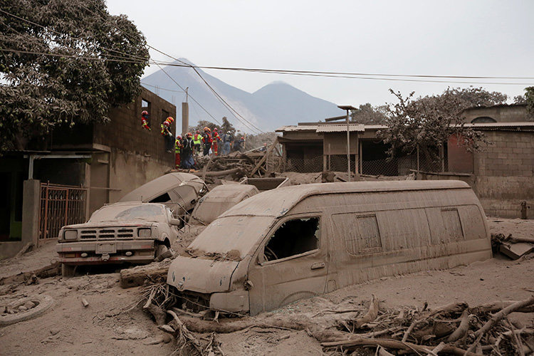 Van 33 muertos por erupción de Volcán de Fuego