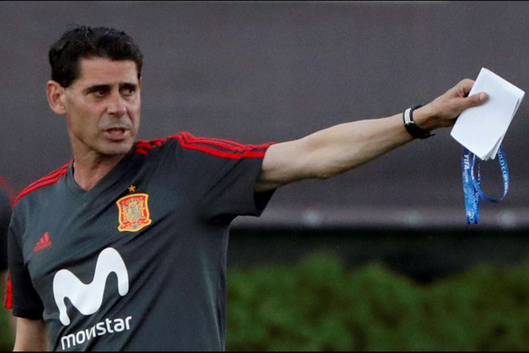 Fernando Hierro realiza primer entrenamiento con la Selección española