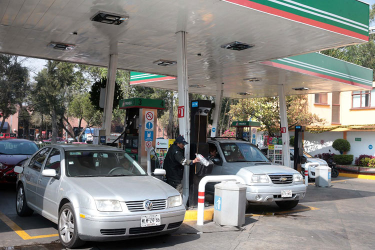 Gasolina Premium rebasa los 20 pesos