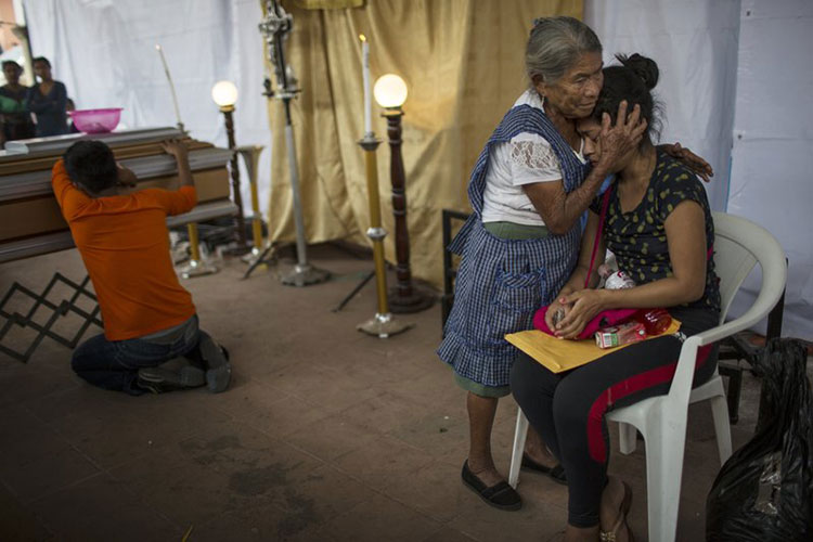 Se acelera identificación de víctimas de volcán en Guatemala