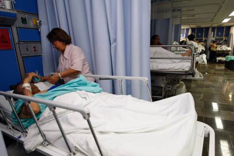 Mexicanos financian de su bolsillo 44% del gasto en salud