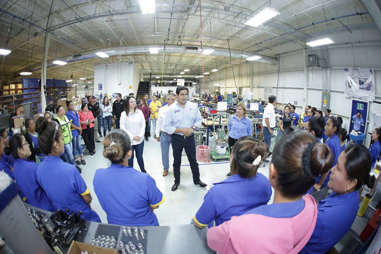 Recibe Cabeza de Vaca respaldo del sector maquilador del norte