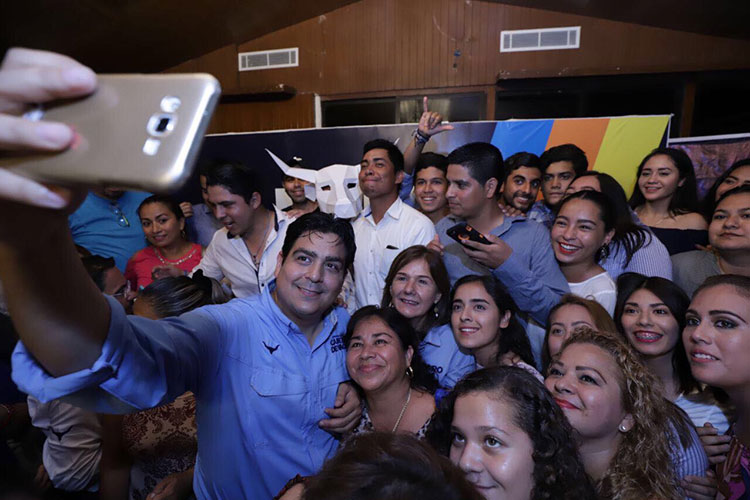 Se compromete Ismael por una educación de calidad