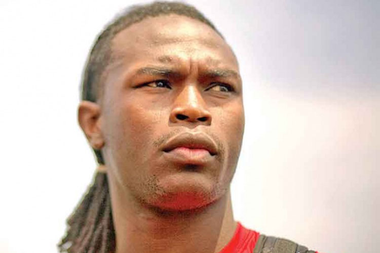 Jones desaira a los Halcones