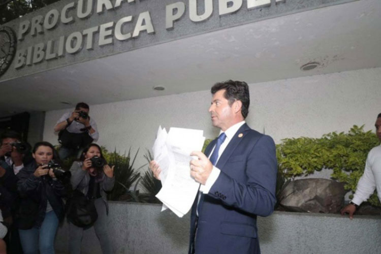 PAN presenta denuncias ante PGR contra Morena y Meade