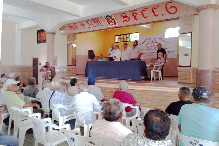 Jubilados petroleros denunciarán a Romero Deschamps