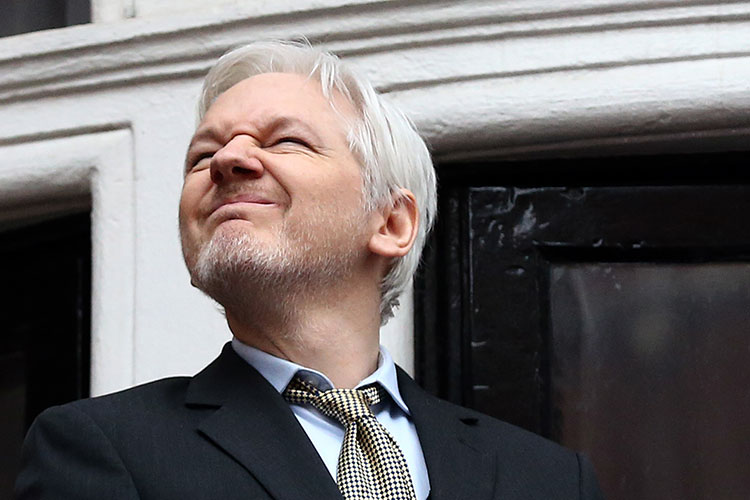 Ecuador: No hay fecha para que Assange recupere internet