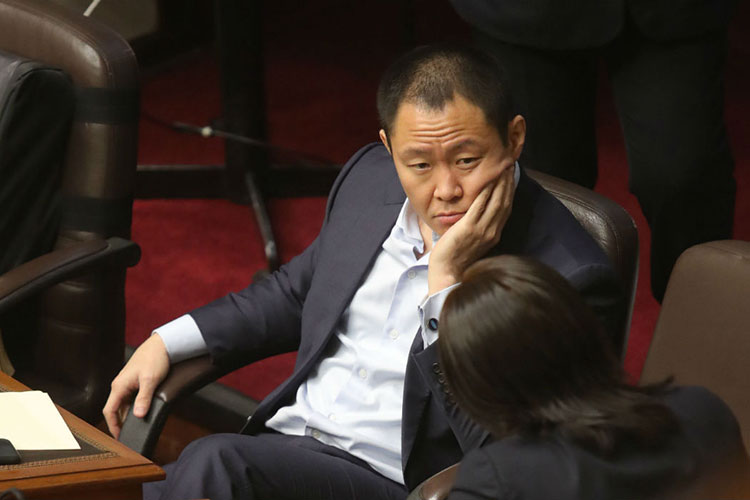 Hijo de Fujimori suspendido en Congreso por su hermana Keiko