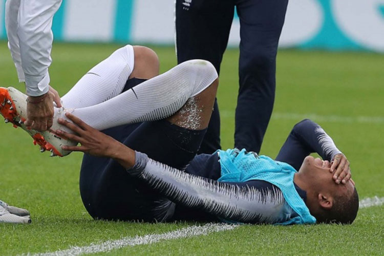 Golpe a Mbappé pone a temblar a Francia