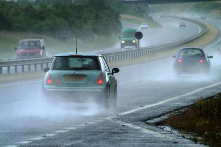 SCT supervisa carreteras por fuertes lluvias