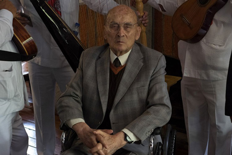 Hospitalizan al expresidente Luis Echeverría