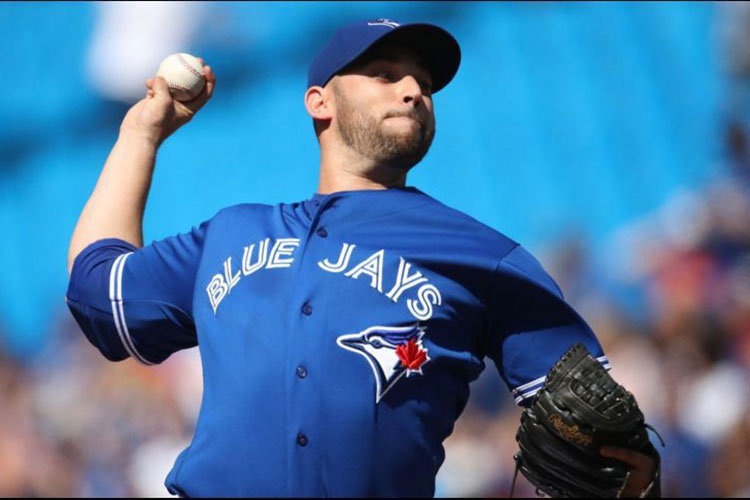 Marco Estrada gana duelo a Scherzer en victoria de Azulejos 2-0