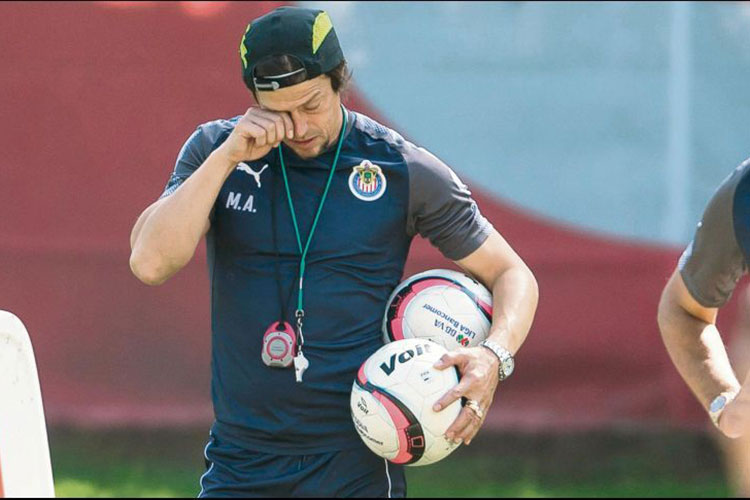 Matías se despide de los jugadores