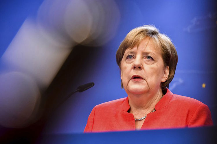 Merkel logra acuerdo sobre migrantes con 14 países de la UE