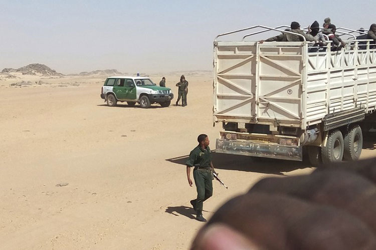 Argelia abandona a su suerte a 13.000 migrantes en el Sahara