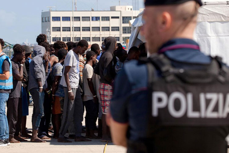 Italia y Malta se niegan a recibir barco con 629 migrantes