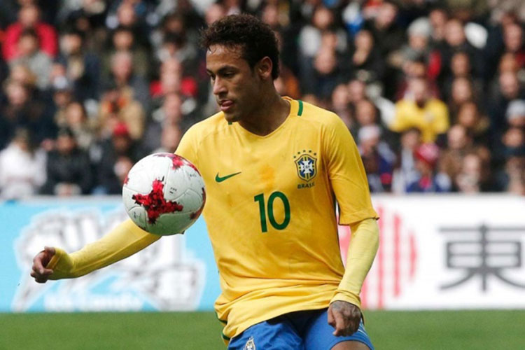 Neymar iguala récord de Romario con Brasil