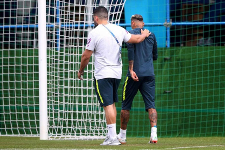 Neymar abandona entrenamiento de Brasil