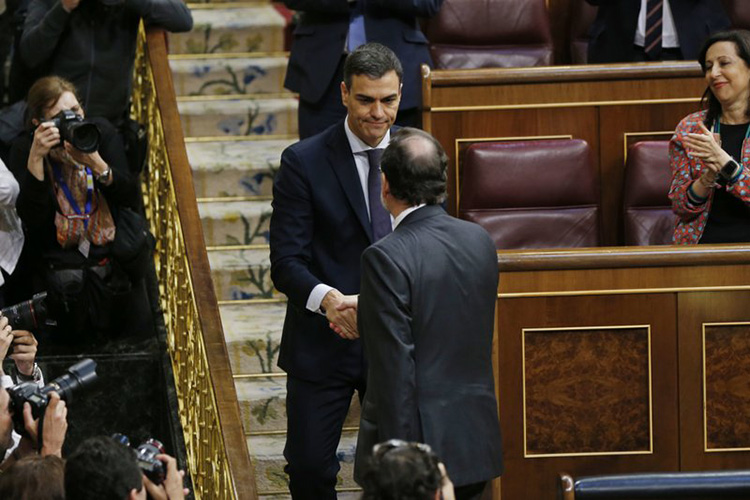 El dirigente socialista Sánchez promete “modernizar” España