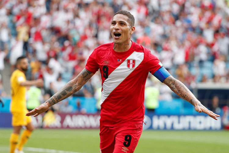 Tras 36 años Perú anota en una Copa del Mundo, gana y elimina a Australia