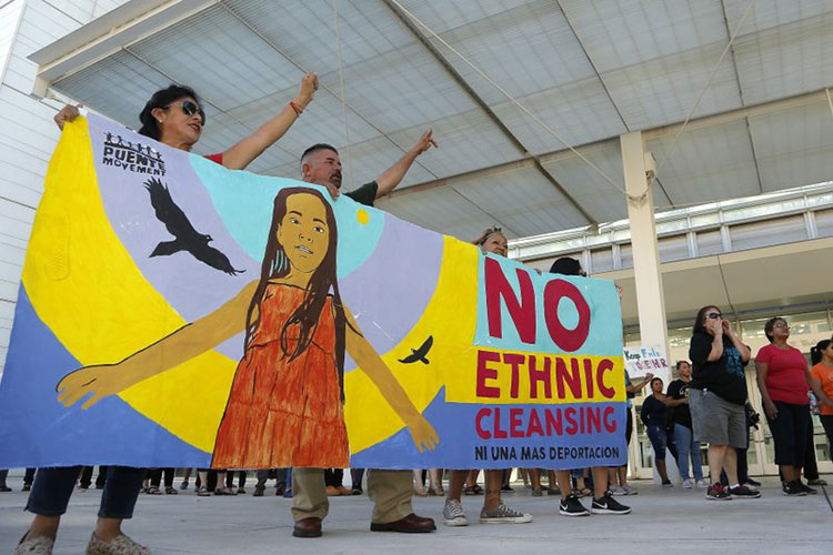 Trump, republicanos se reúnen en medio de polémica migrante