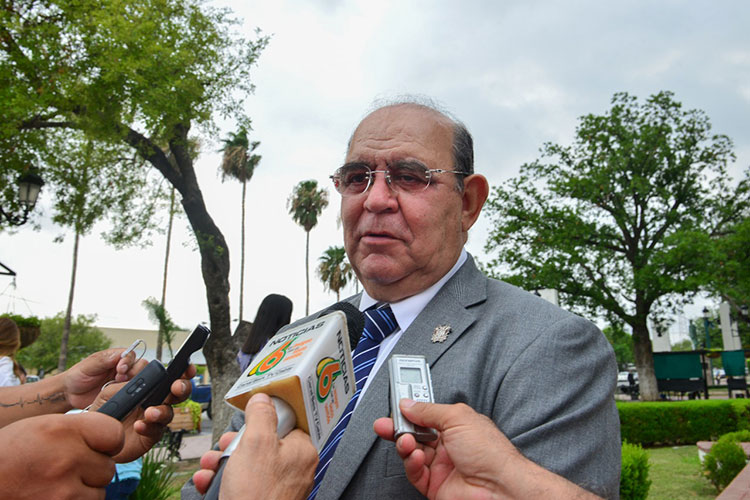 Llama alcalde a ejercer el voto libre