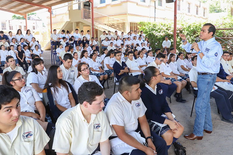 Se identifica Rivas con jóvenes estudiantes