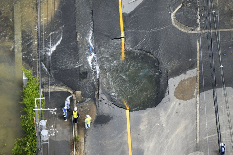 Fuerte sismo deja 3 muertos y 300 heridos en oeste de Japón