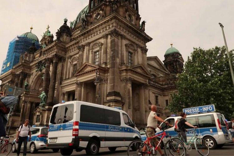 Reportan disparos en la catedral de Berlín