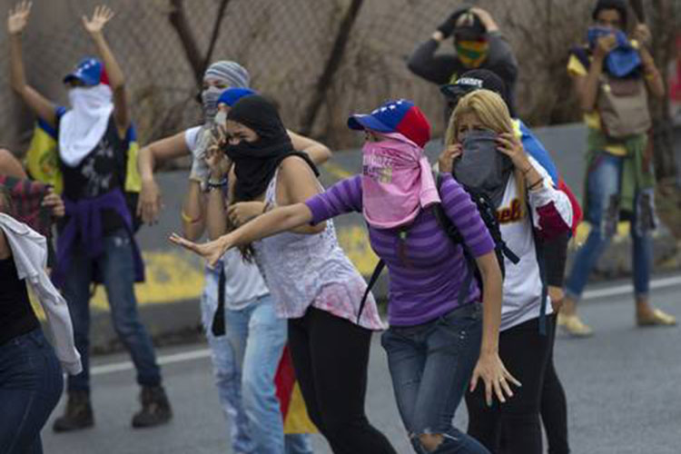 Presos políticos toman cárcel de Venezuela y exigen ser liberados