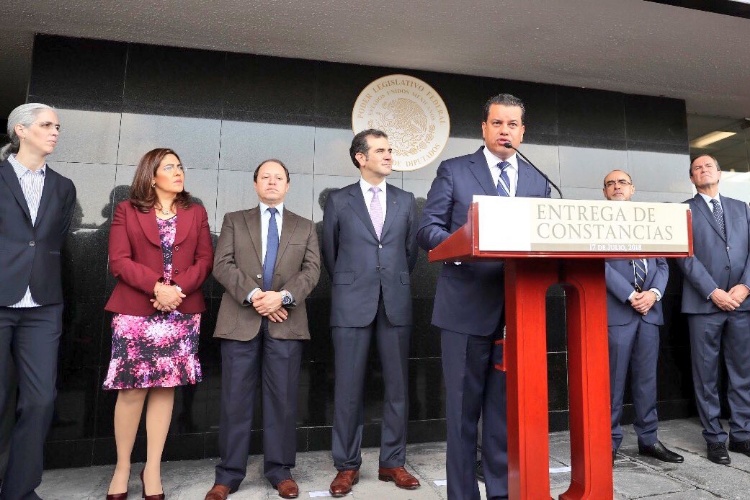 INE entrega documentación de 238 diputados federales
