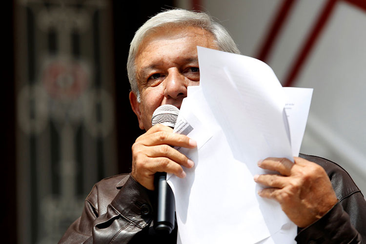 AMLO formaliza invitación al Papa Francisco para participar en foros de paz