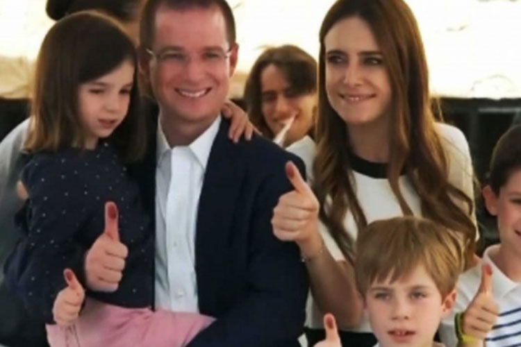 Ricardo Anaya emite su voto en Querétaro