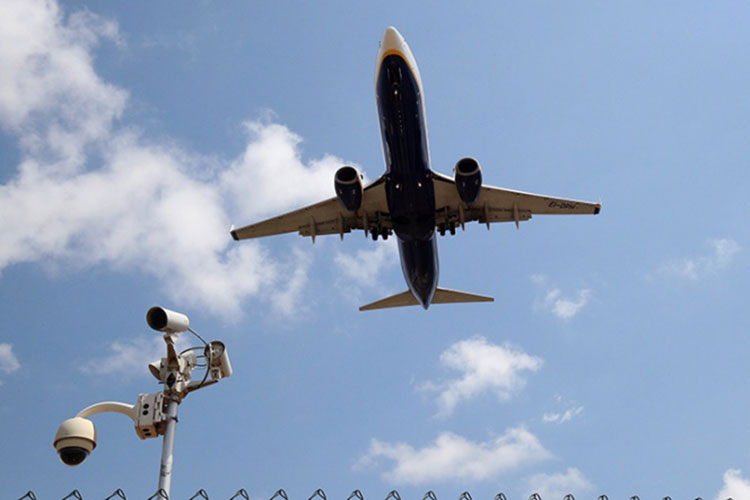 Aviación de EU investiga en secreto a sus ciudadanos durante los vuelos