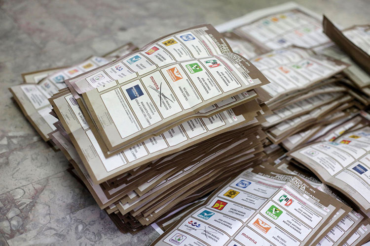 TEPJF recibe paquetes con votos de mexicanos en el extranjero