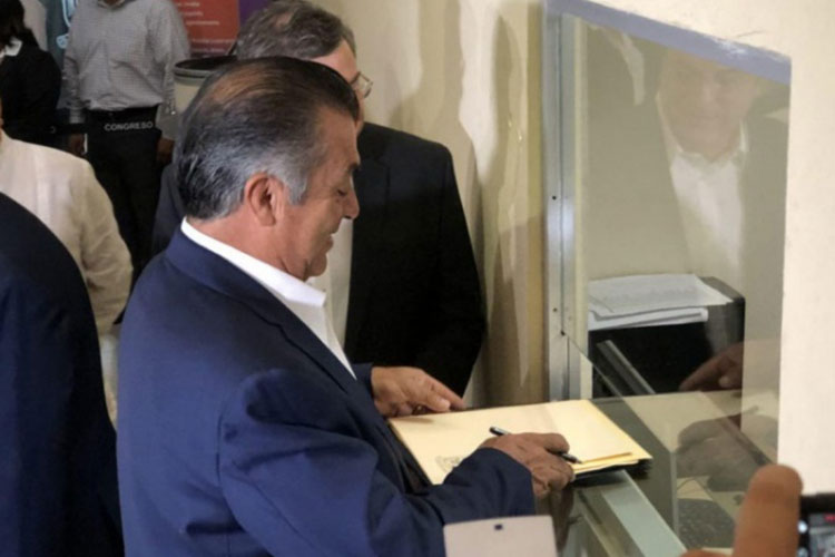 ‘El Bronco’ notifica al Congreso de NL su regreso a gubernatura