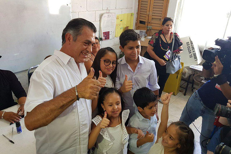 El Bronco vota en Nuevo León por un México independiente
